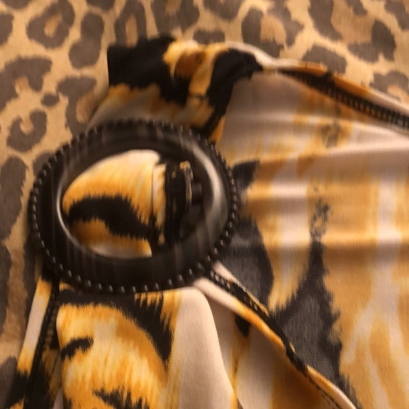 AGB x-large yellow print sleeveless V-Neck banded bottom - Picture 3 of 9